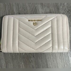 Michael Kors Pale Pink Quilted Wallet